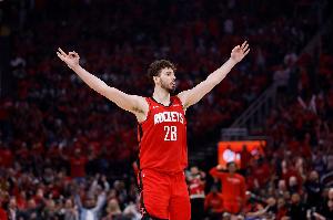 媒体人：不可能让申京从头打到尾 要在他下场后强化防守打转换